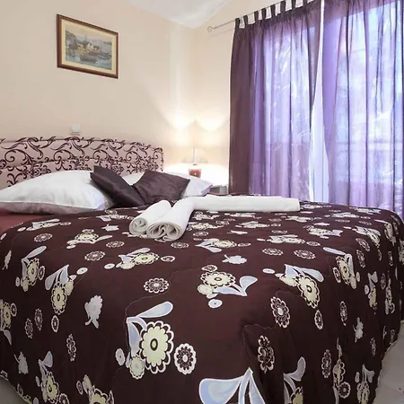 Apps And Goran In The Center Guest house *
